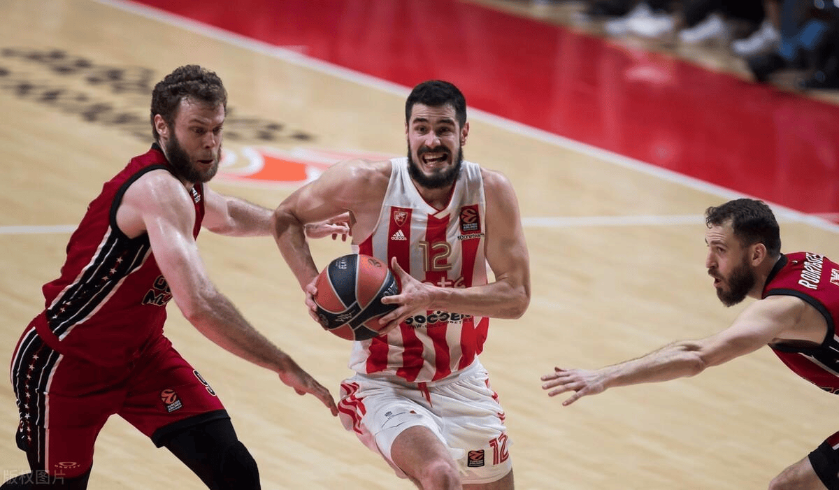 关于夏洛特黄蜂训练开放日；今晨更衣室发声引欢呼；欧篮联在即；赛季目标并未改变的信息