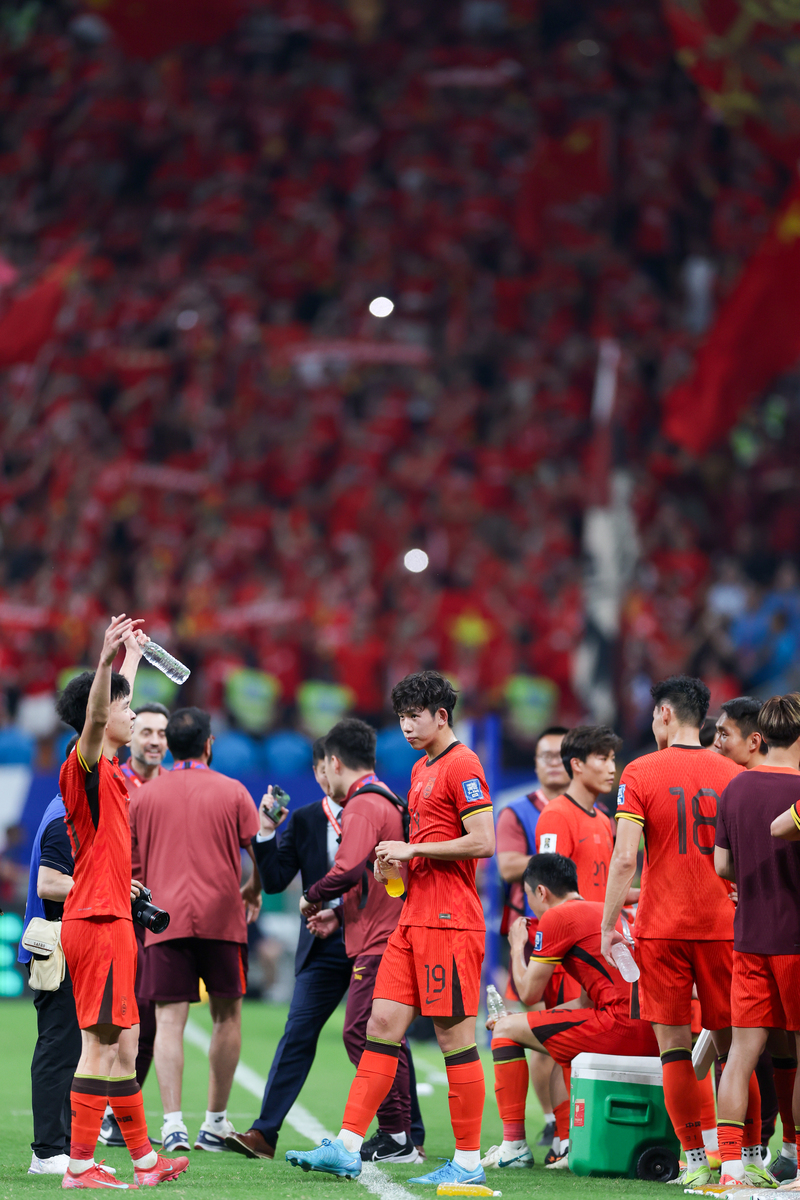 包含赛地聚焦：足总杯国际比赛日热度飙升，丹佛掘金复出首秀，态度坚定，控场能力受关注的词条